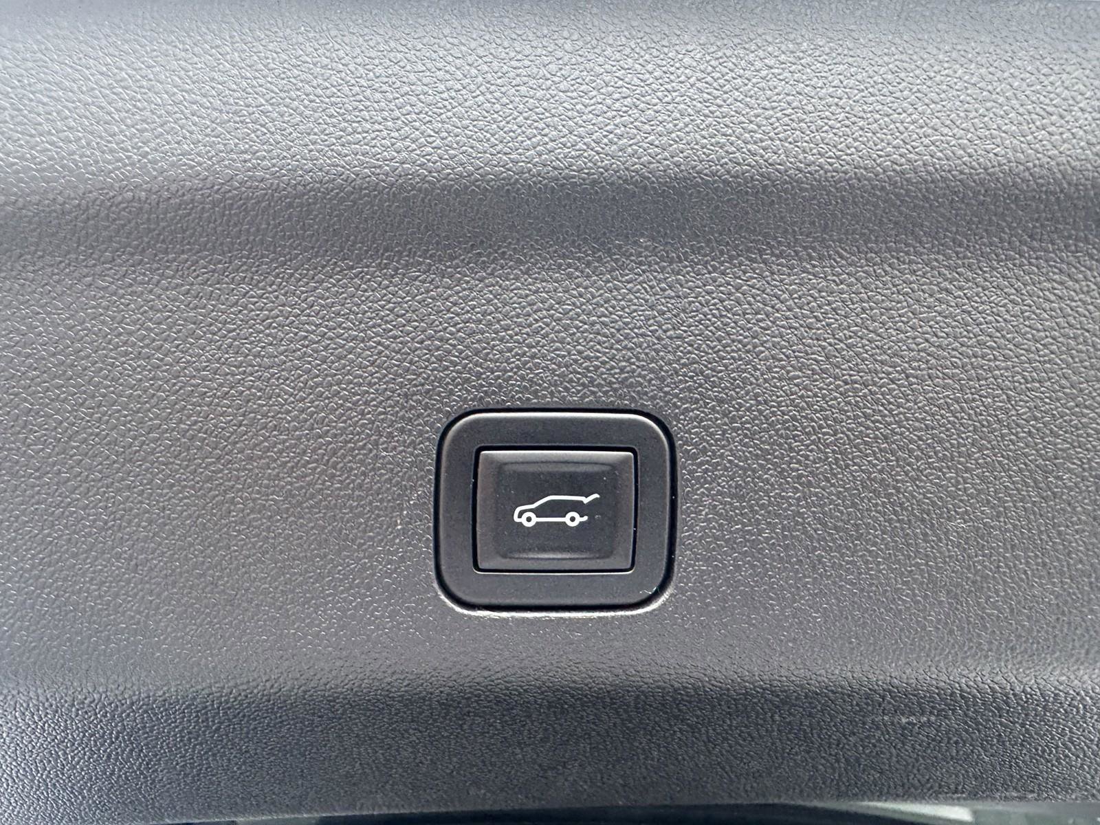 Used 2025 Chevrolet Tahoe LT image 33