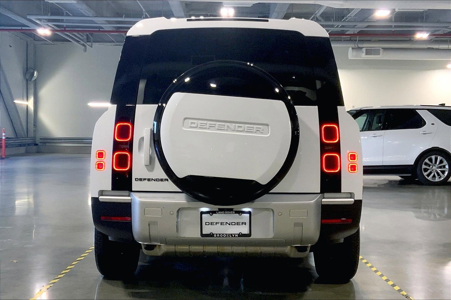 Used 2025 Land Rover Defender 130 S image 4