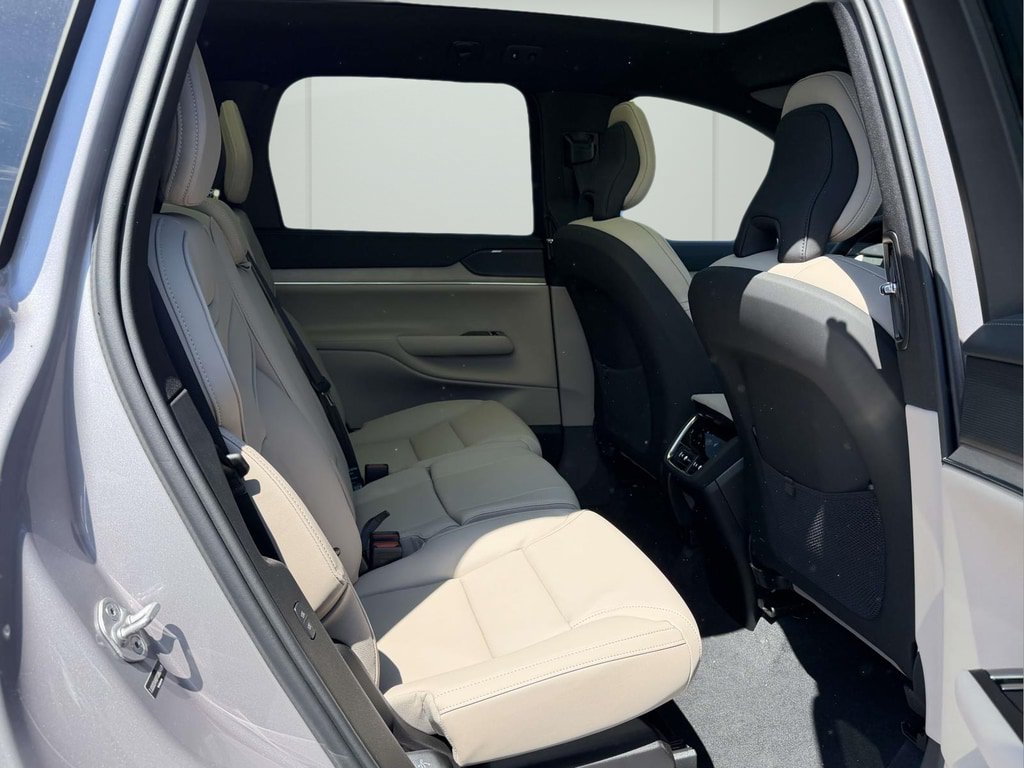 New 2026 Volvo EX90 Plus RWD image 11