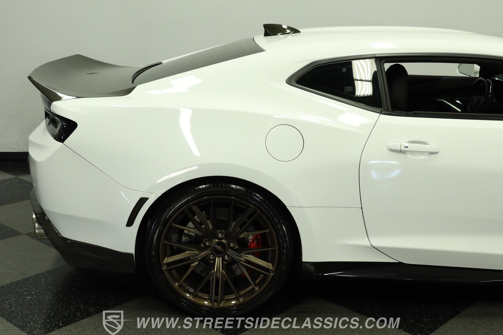 Used 2018 Chevrolet Camaro ZL1 RWD image 28