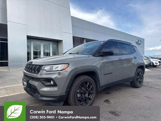 Used 2023 Jeep Compass Latitude w/ Convenience Group AWD/4WD image 3