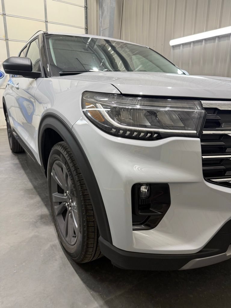 New 2026 Ford Explorer Active w/ Active Comfort Package AWD/4WD image 4