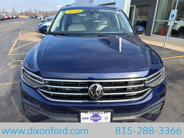 Used 2024 Volkswagen Tiguan SE image 2