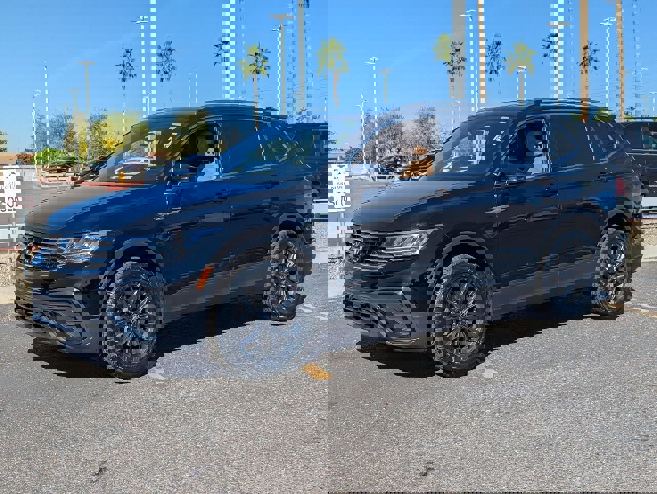 Used 2023 Volkswagen Tiguan SE FWD image 2