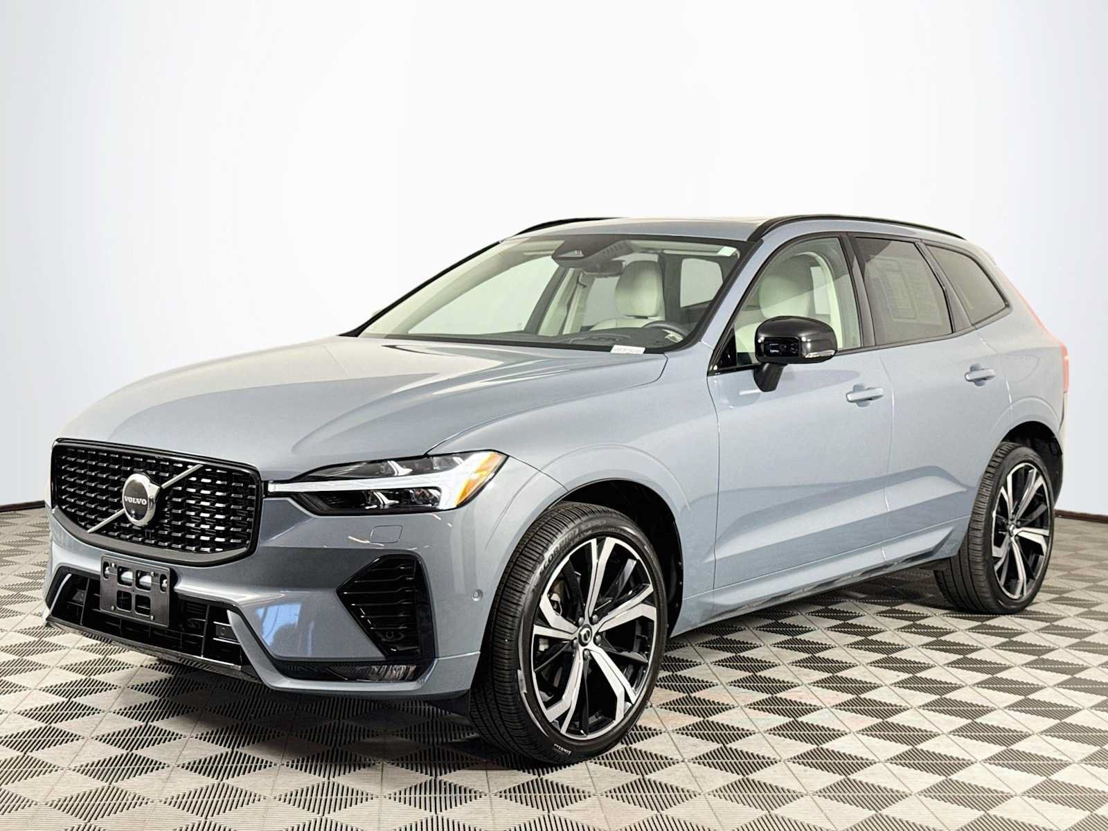 Used 2023 Volvo XC60 B5 Ultimate w/ Climate Package
