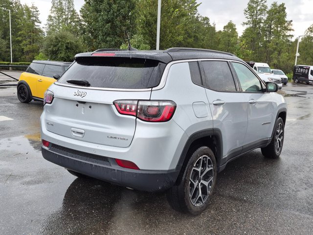 Used 2025 Jeep Compass Limited AWD/4WD image 5