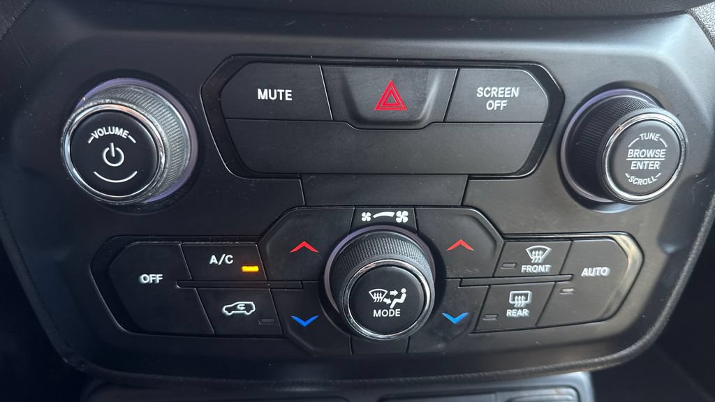 Used 2019 Jeep Renegade Latitude w/ Popular Equipment Group AWD/4WD image 31