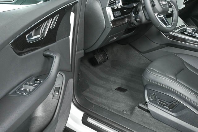 New 2025 Audi Q8 Premium image 7