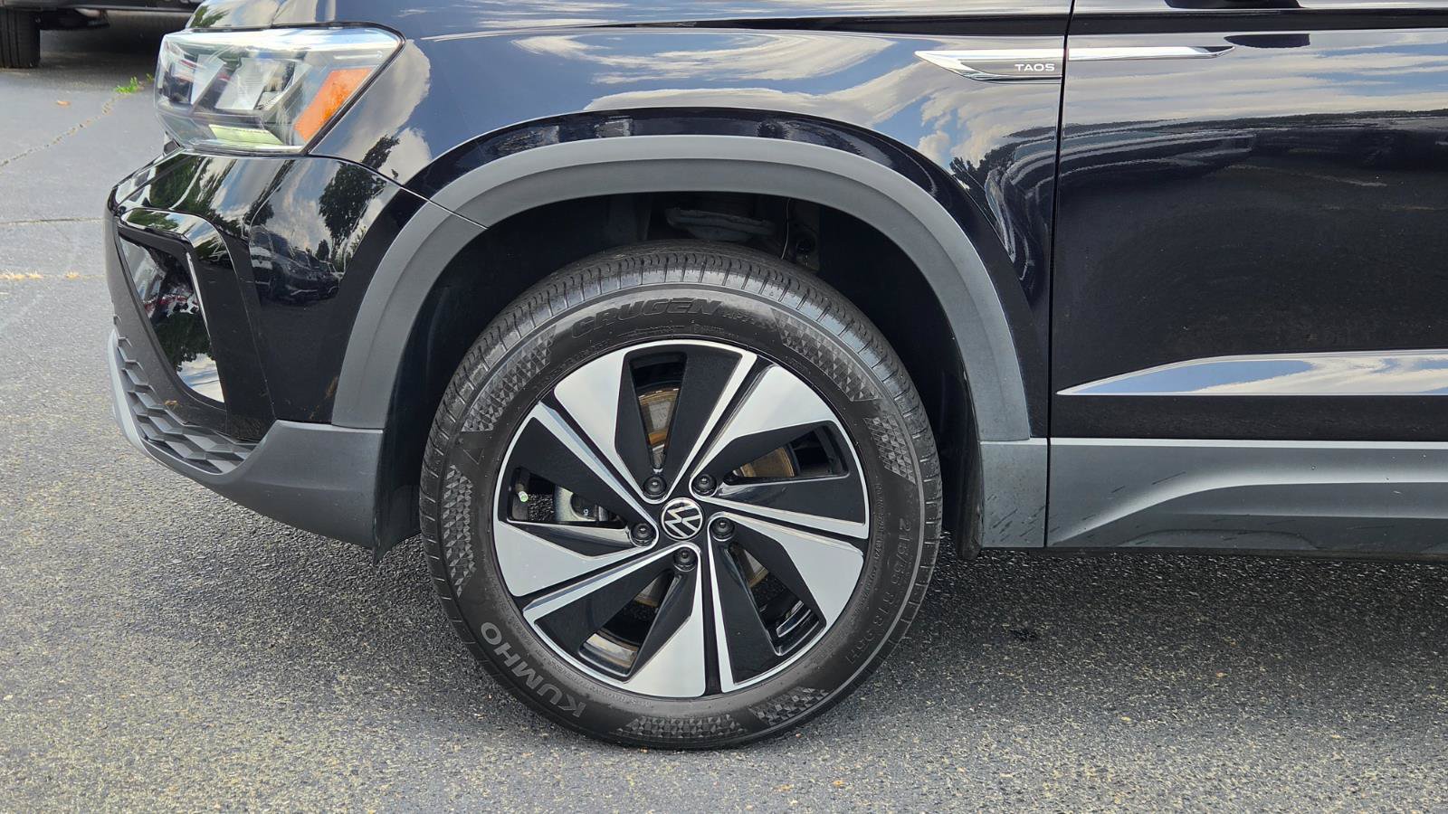 Certified 2024 Volkswagen Taos SE AWD/4WD image 16