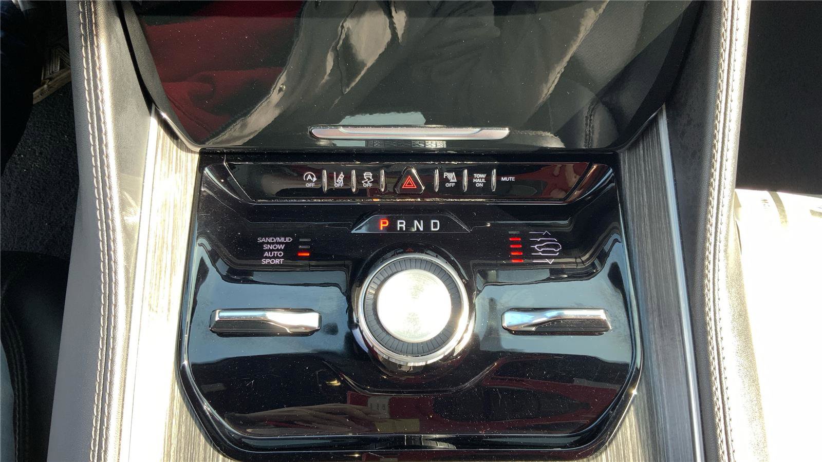 Used 2024 Jeep Wagoneer Series III AWD/4WD image 38