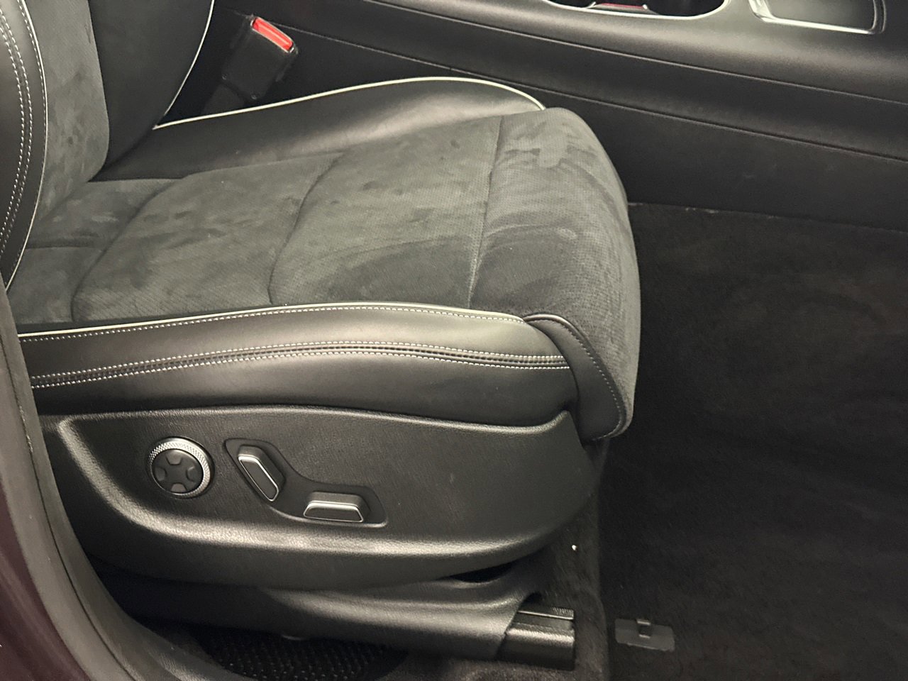 Used 2022 Genesis GV70 3.5T Sport w/ Sport Prestige Package image 12