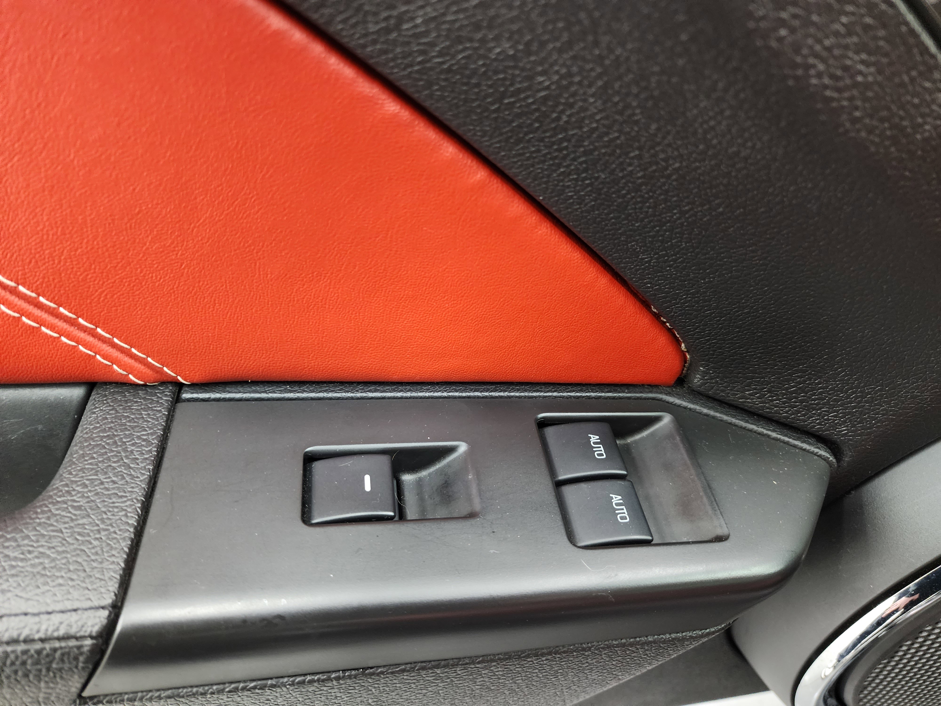 Used 2010 Ford Mustang GT Premium image 34