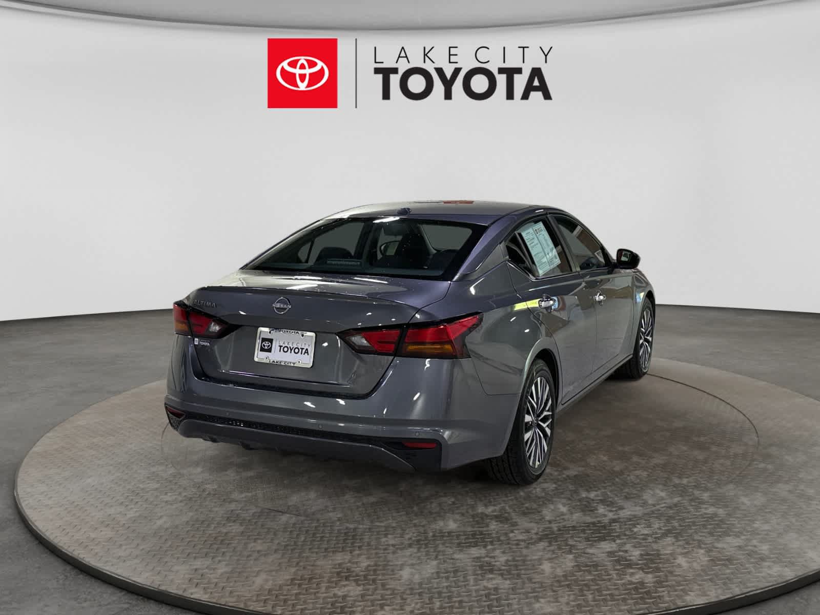 Used 2025 Nissan Altima 2.5 SV FWD image 9