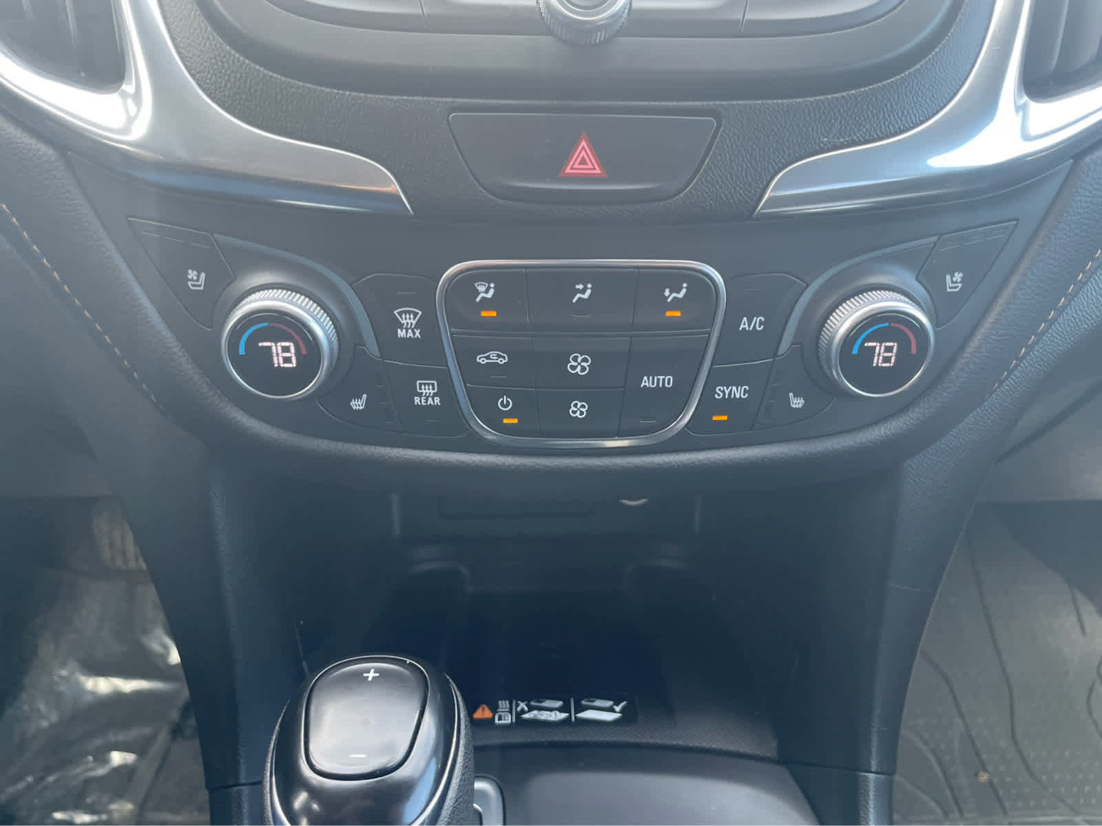 Used 2021 Chevrolet Equinox Premier w/ Premier True North Edition image 24