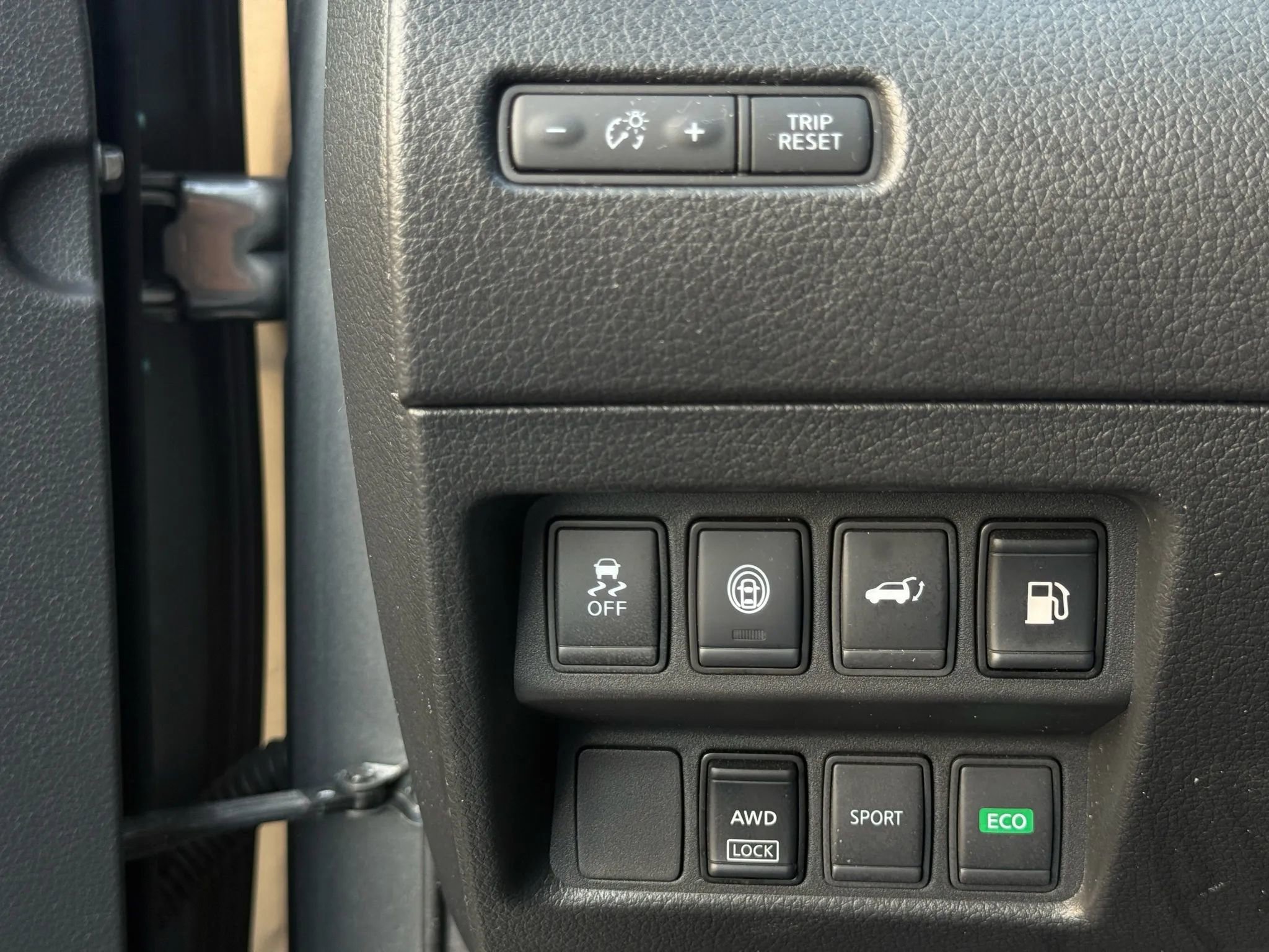 Used 2020 Nissan Rogue SV image 38