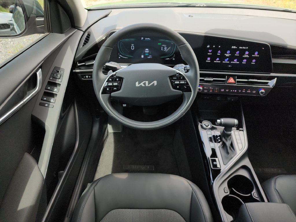 Certified 2023 Kia Niro EX FWD image 17