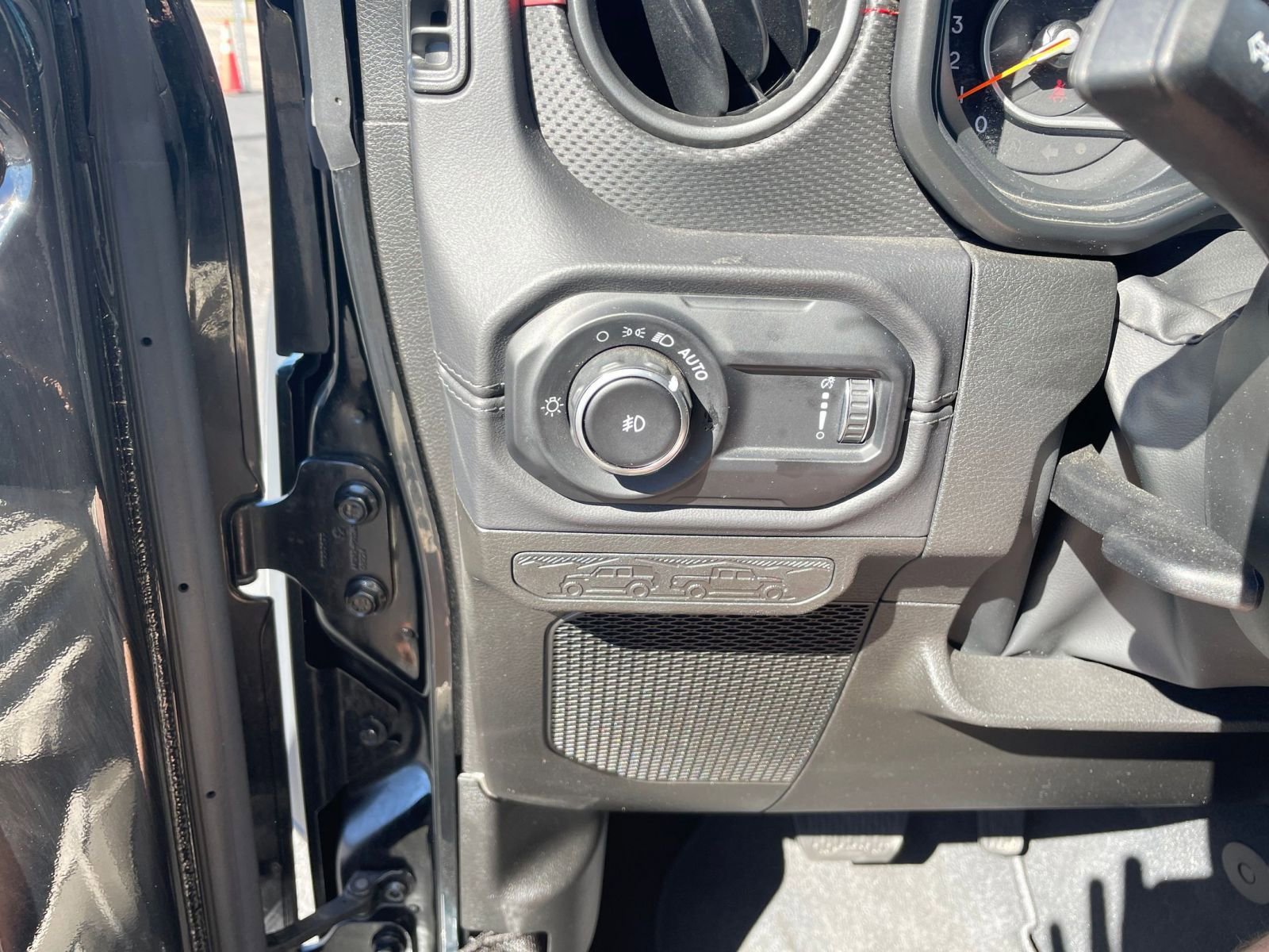 Used 2025 Jeep Wrangler Unlimited Rubicon image 34