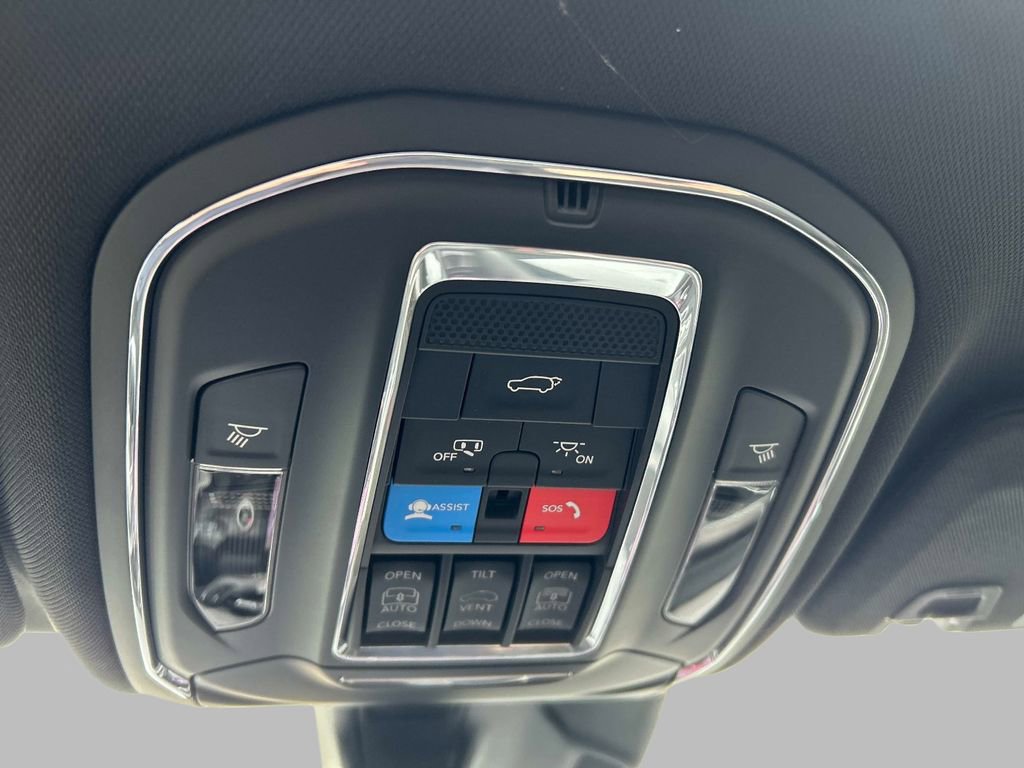 New 2025 Jeep Grand Cherokee Limited w/ Luxury Tech Group II image 21