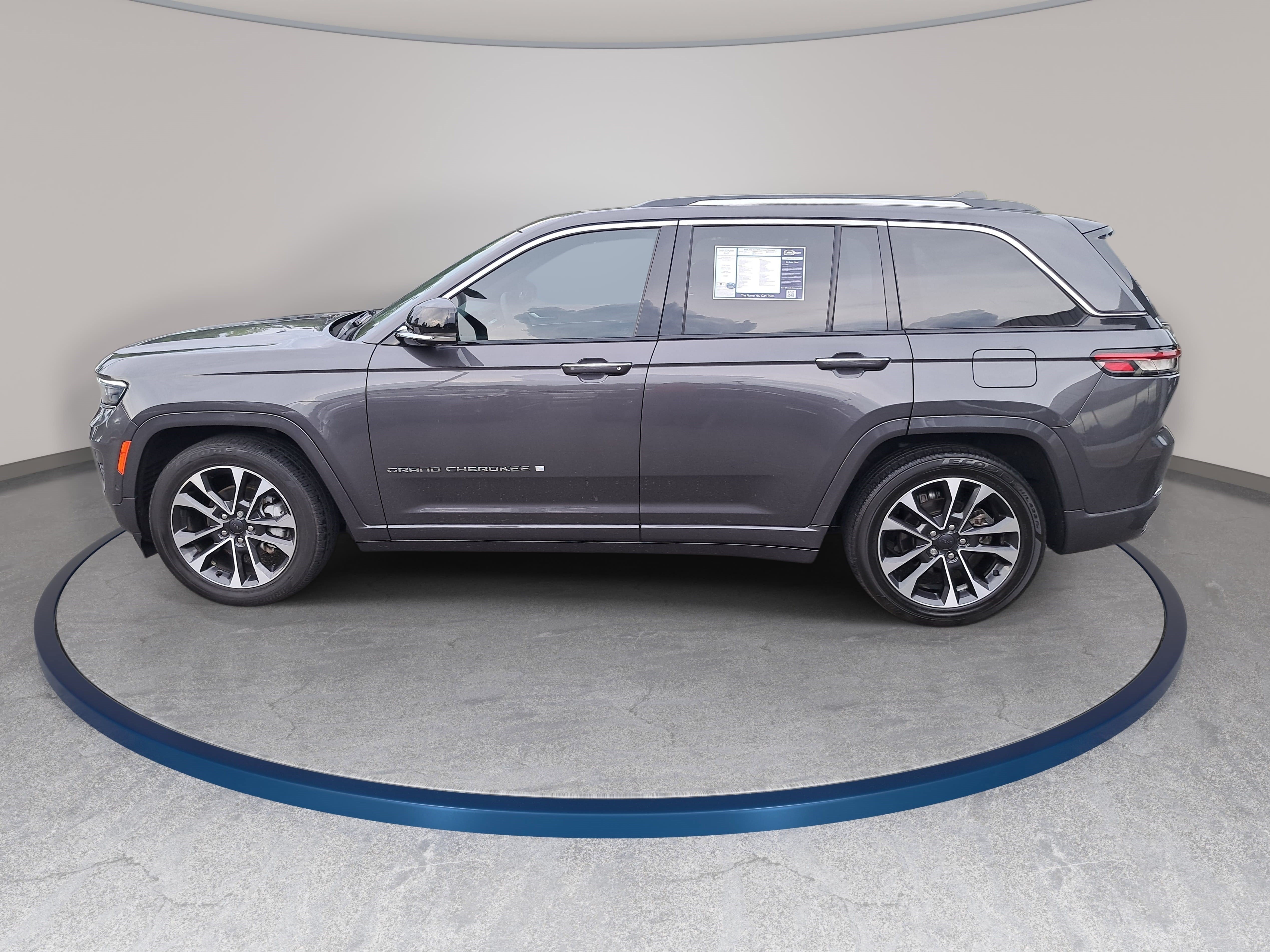 Used 2023 Jeep Grand Cherokee Overland w/ Adv Protech Group III AWD/4WD image 8