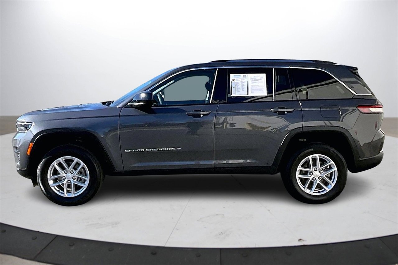 Used 2023 Jeep Grand Cherokee Laredo X image 6