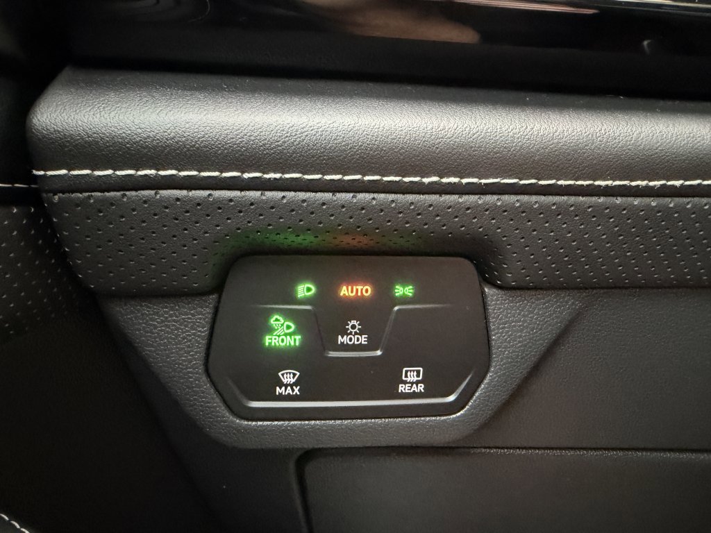 Used 2024 Volkswagen Atlas Cross Sport SE w/ Panoramic Sunroof Package image 28