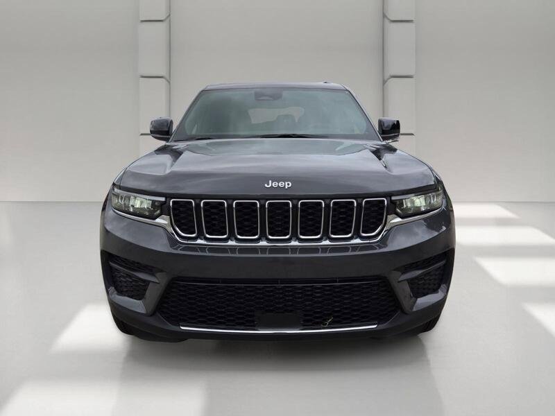 Used 2026 Jeep Grand Cherokee Laredo AWD/4WD image 8