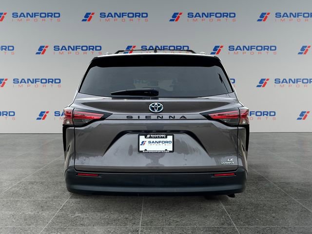 Used 2021 Toyota Sienna LE image 4