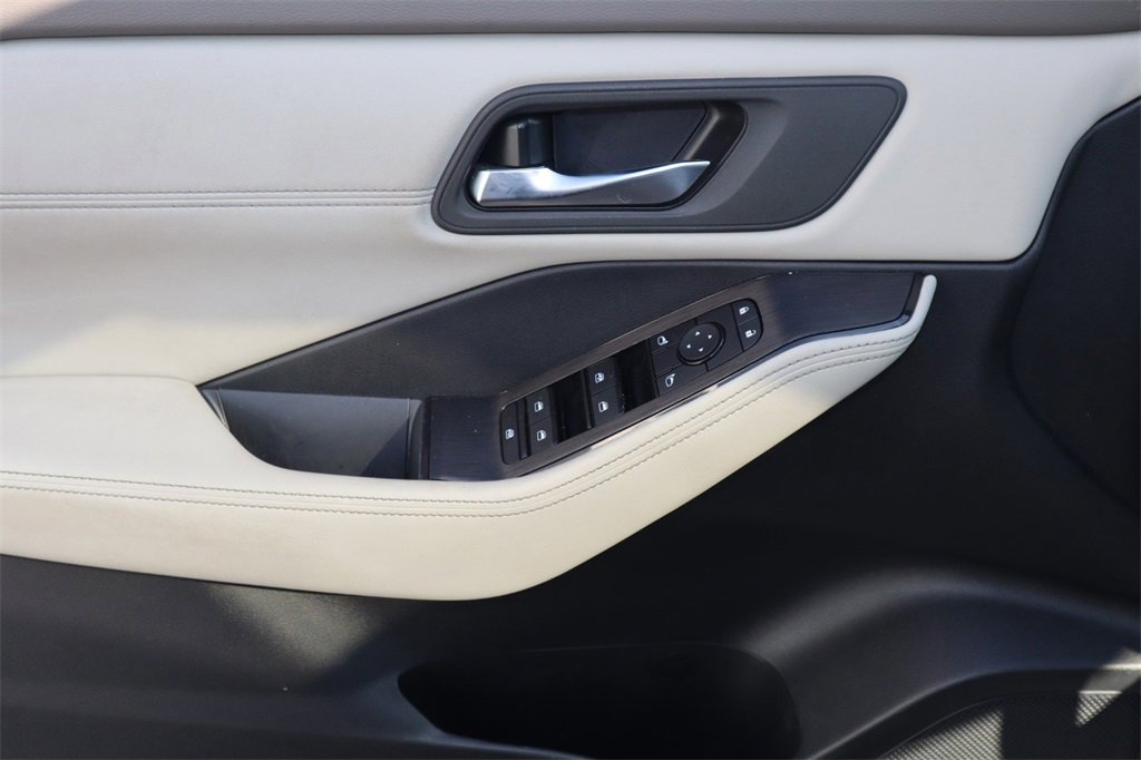 Used 2024 Nissan Rogue SV w/ SV Premium Package image 21