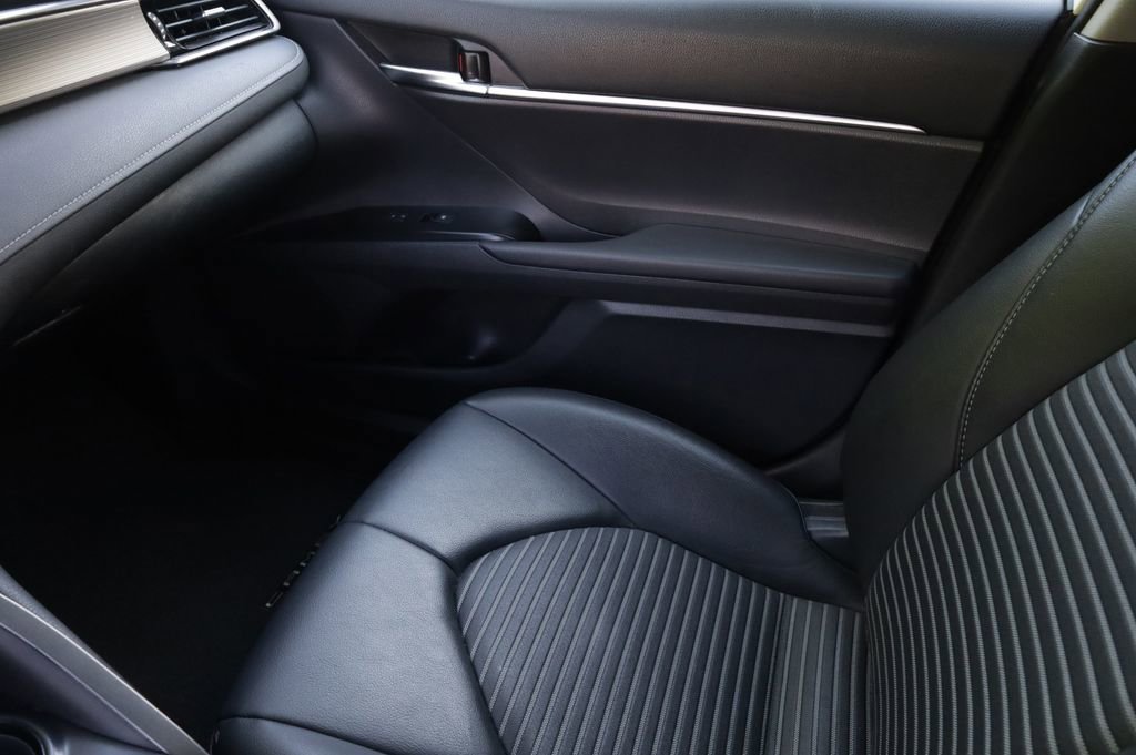 Used 2019 Toyota Camry SE image 12