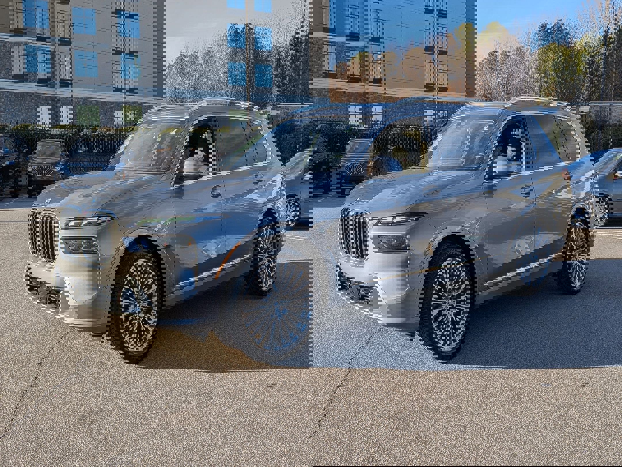 Used 2025 BMW X7 xDrive40i w/ Premium Package image 3