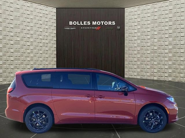 New 2026 Chrysler Pacifica Select w/ S Appearance Package image 1