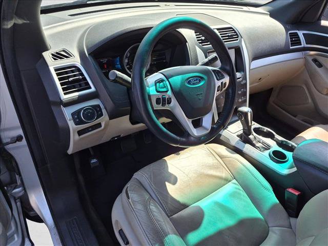 Used 2015 Ford Explorer XLT w/ Equipment Group 202B FWD image 9
