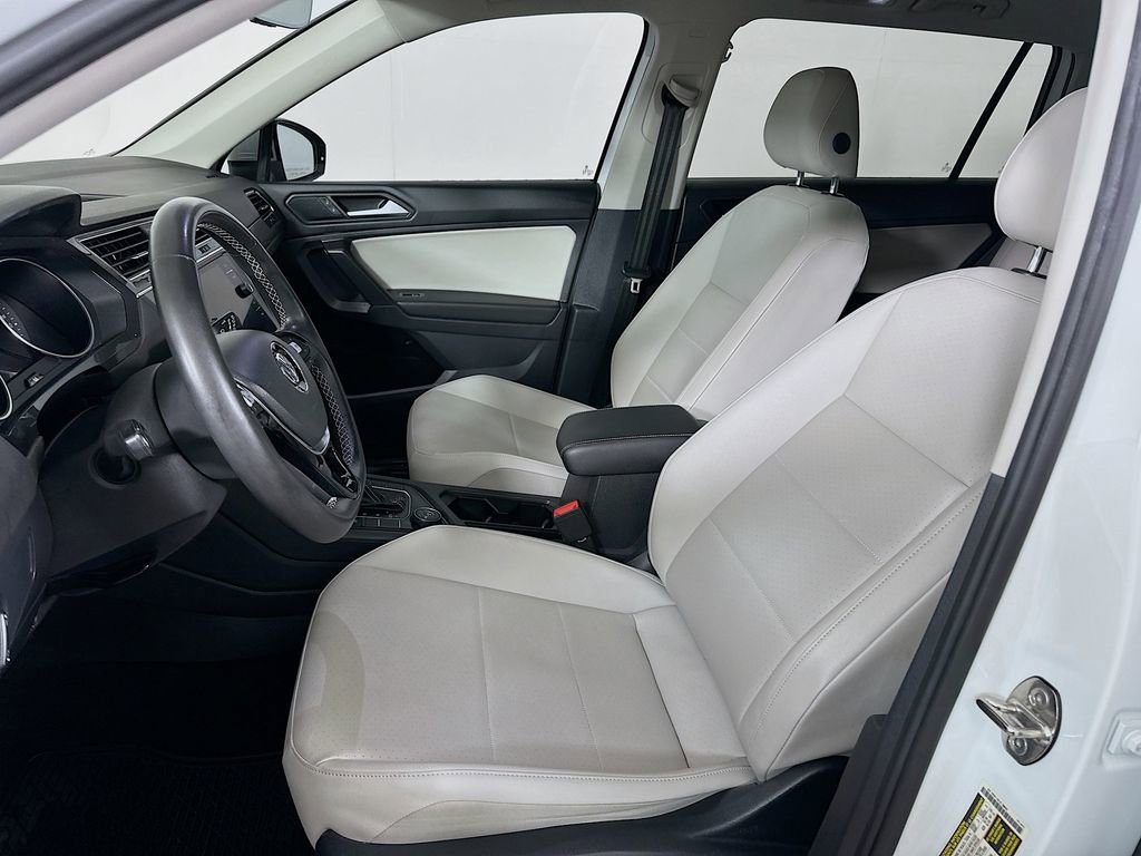 Certified 2021 Volkswagen Tiguan SE w/ Panoramic Sunroof Package image 8