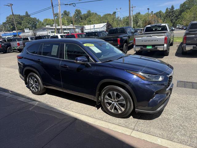 Certified 2021 Toyota Highlander XLE AWD/4WD image 10