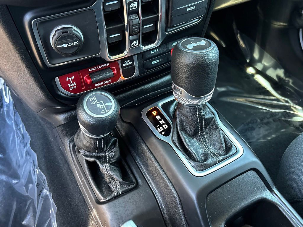 Used 2024 Jeep Wrangler Unlimited Sport AWD/4WD image 16