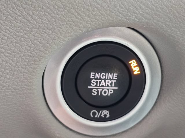Used 2024 Chrysler Pacifica Touring-L FWD image 22