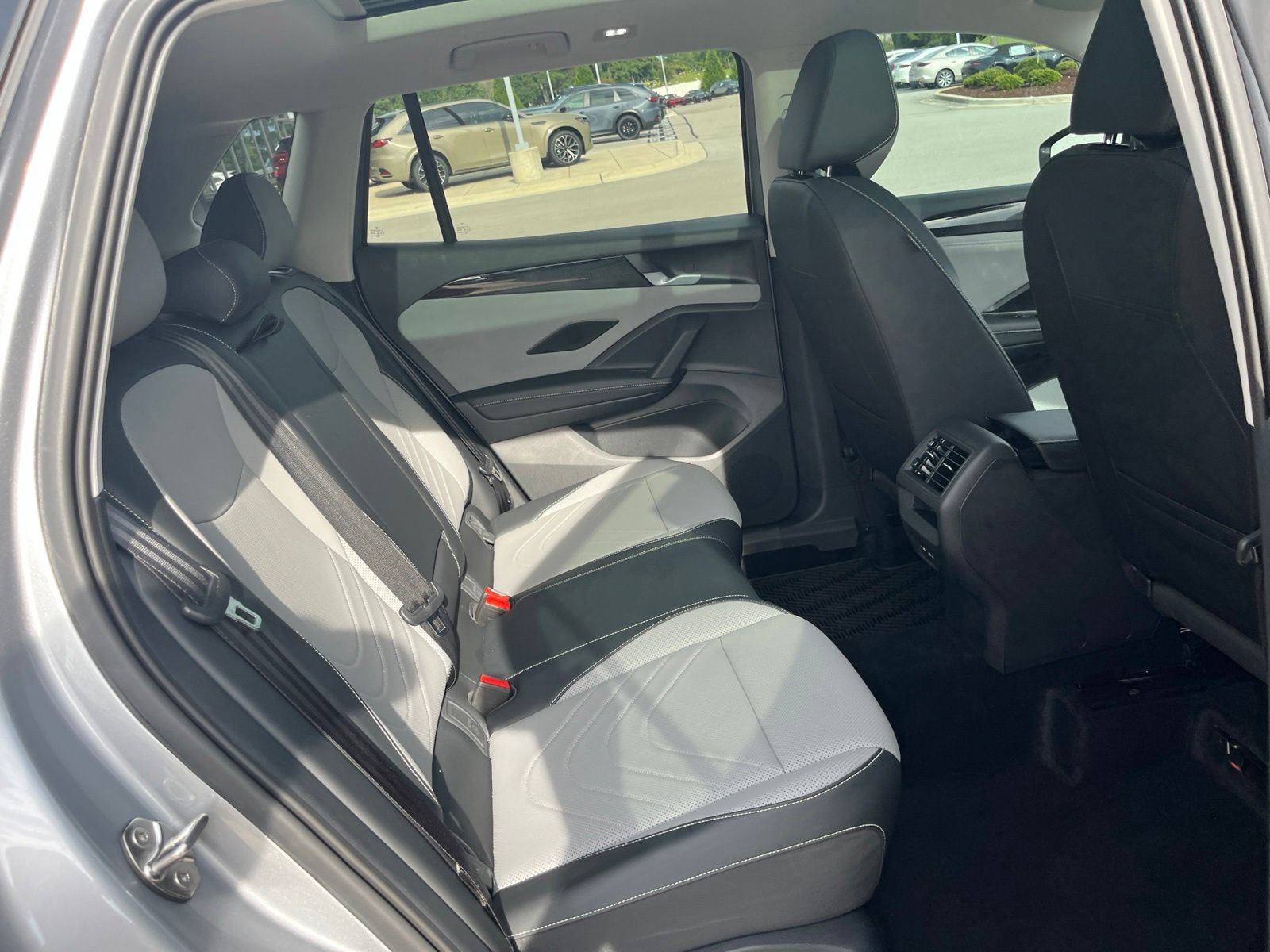 Certified 2026 Volkswagen Tiguan SE w/ Panoramic Sunroof Package AWD/4WD image 31
