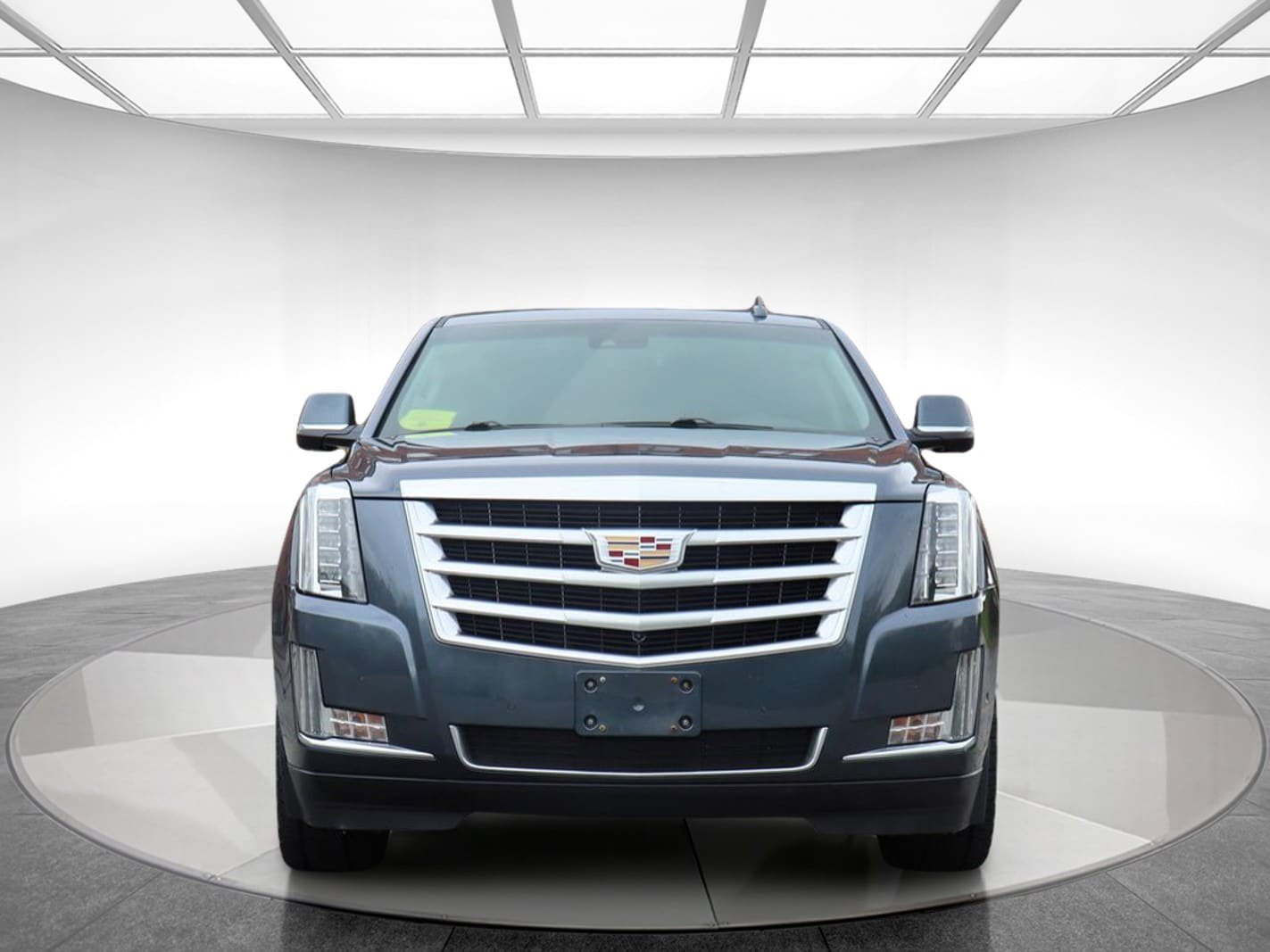 Used 2019 Cadillac Escalade Luxury AWD/4WD image 2