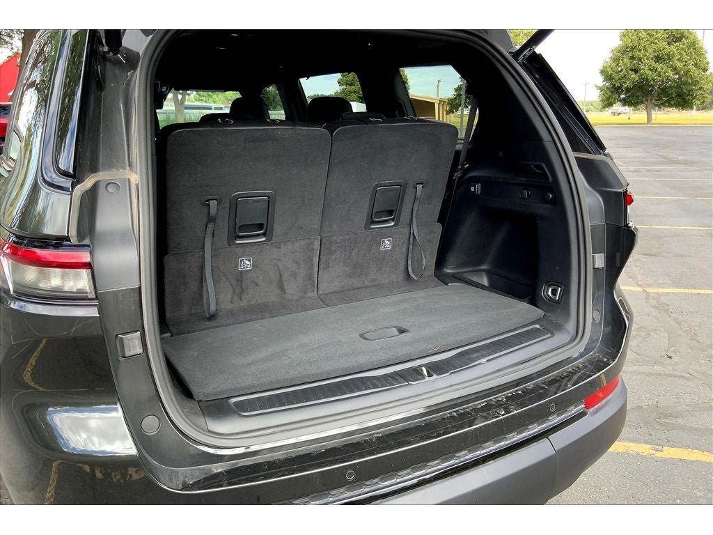 Used 2024 Jeep Grand Cherokee L Limited w/ Luxury Tech Group II AWD/4WD image 11