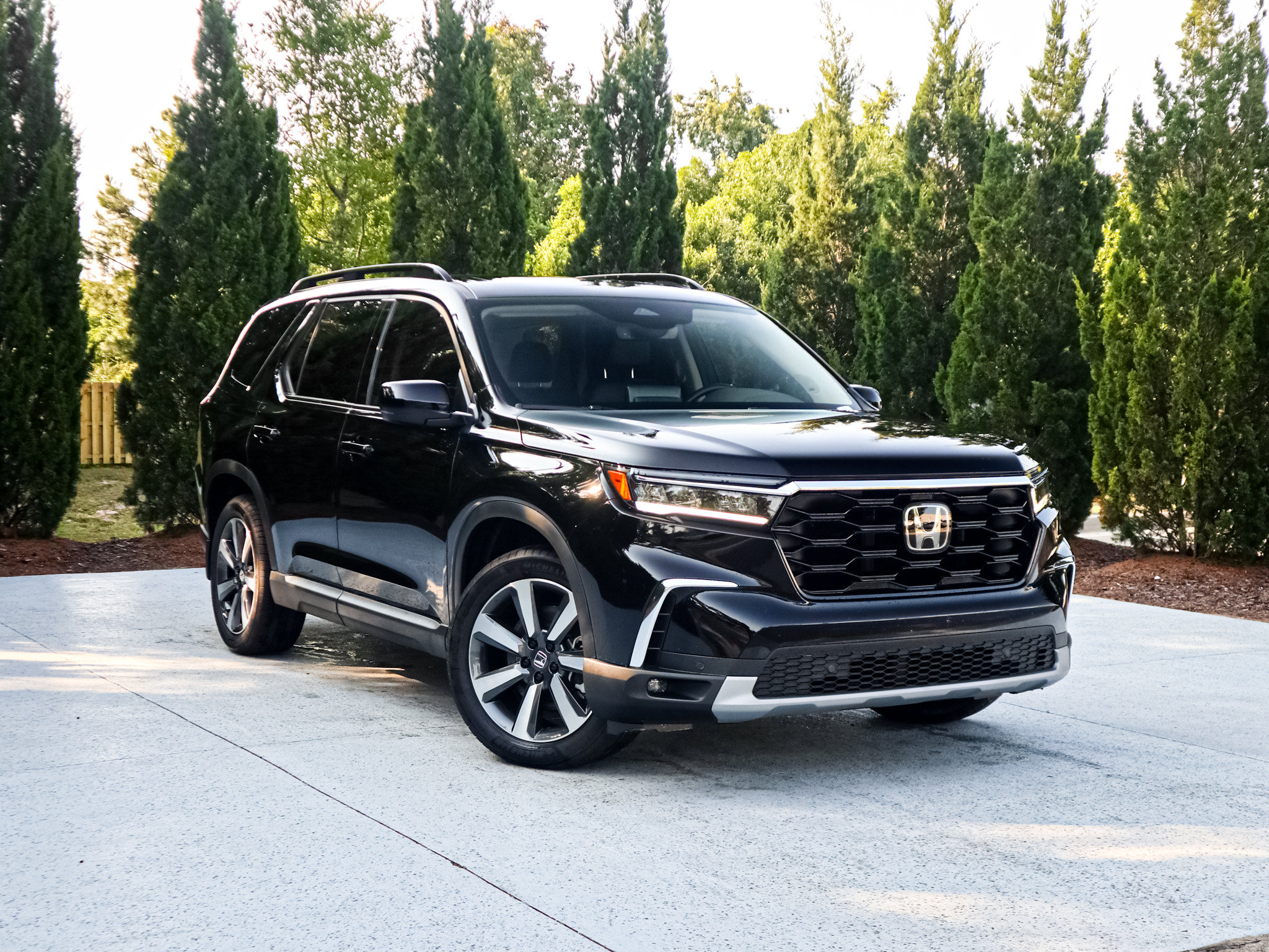 Used 2025 Honda Pilot Touring image 2