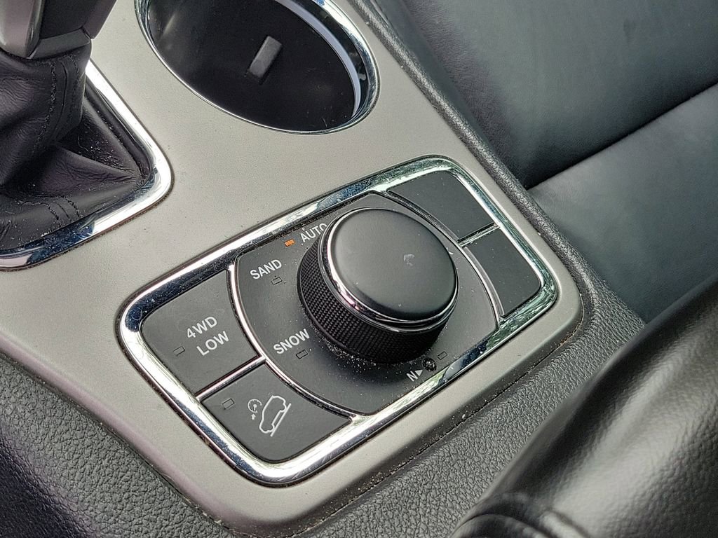 Used 2019 Jeep Grand Cherokee Limited AWD/4WD image 32