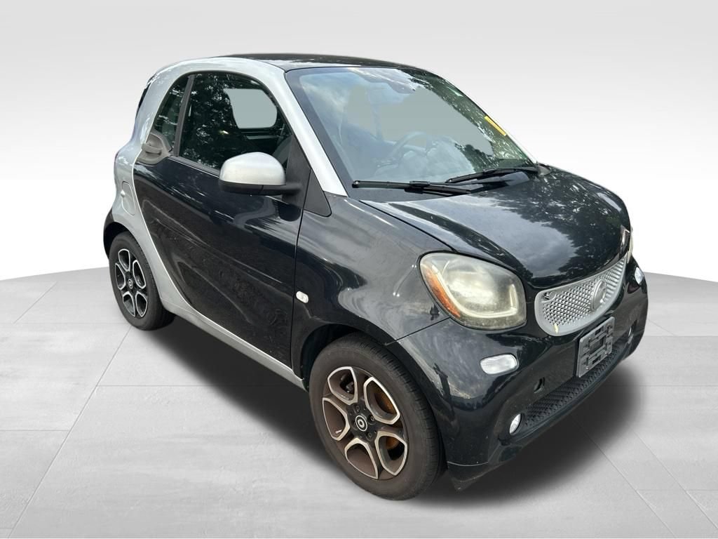 Used 2016 smart fortwo passion RWD image 3