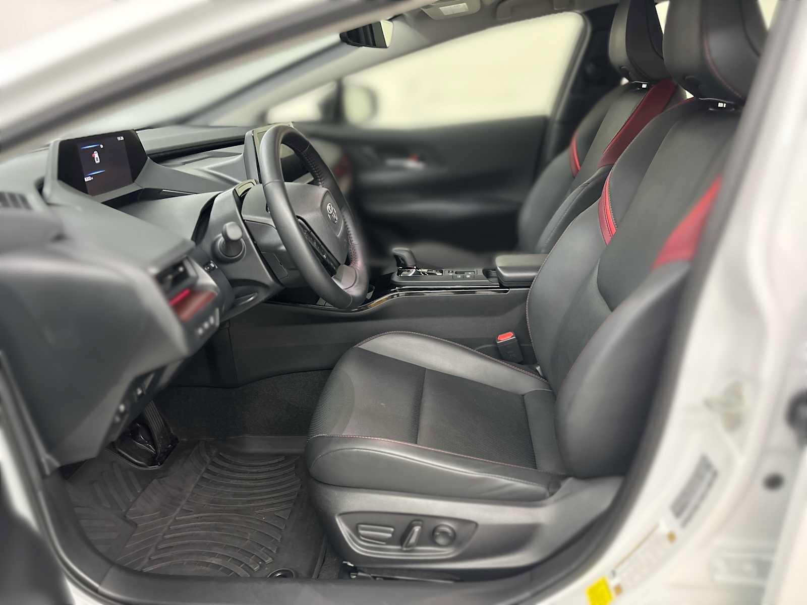 Used 2025 Toyota Prius Plug-In Hybrid FWD image 13