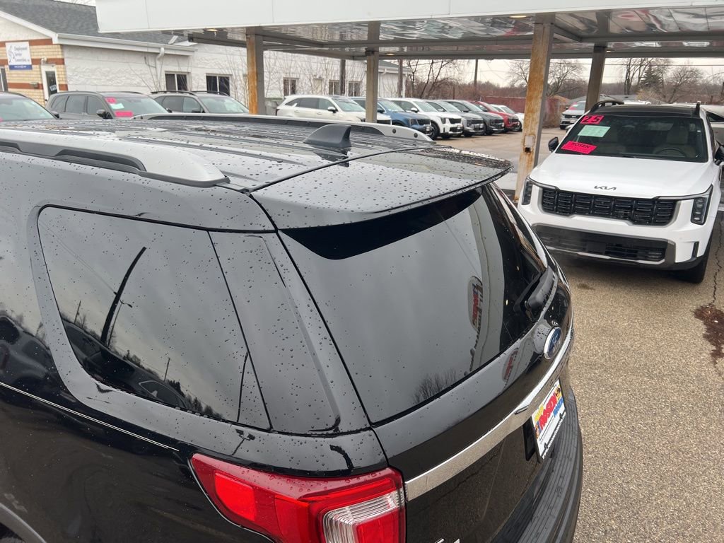 Used 2018 Ford Explorer XLT image 35