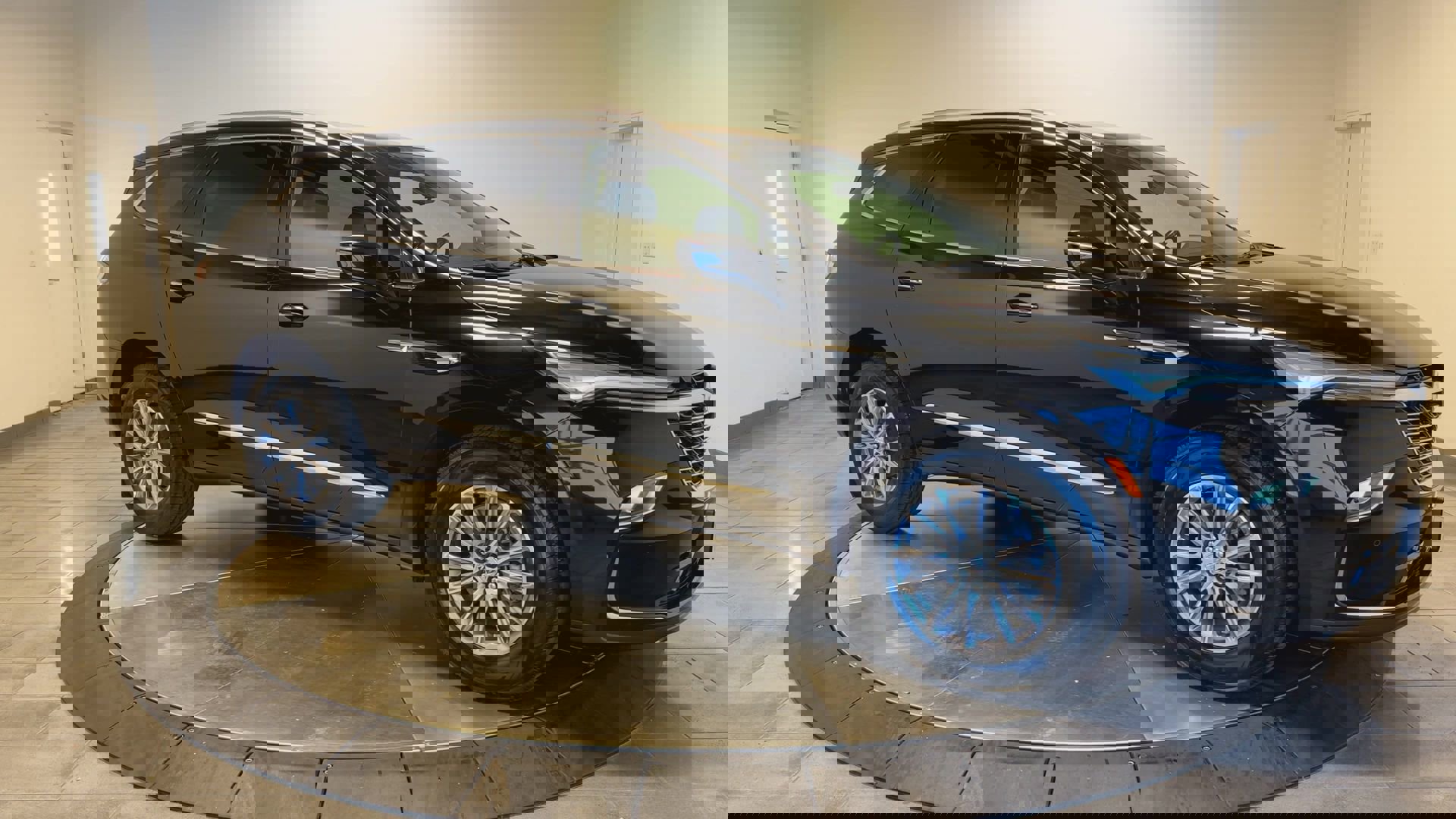 Used 2024 Buick Enclave Premium image 2