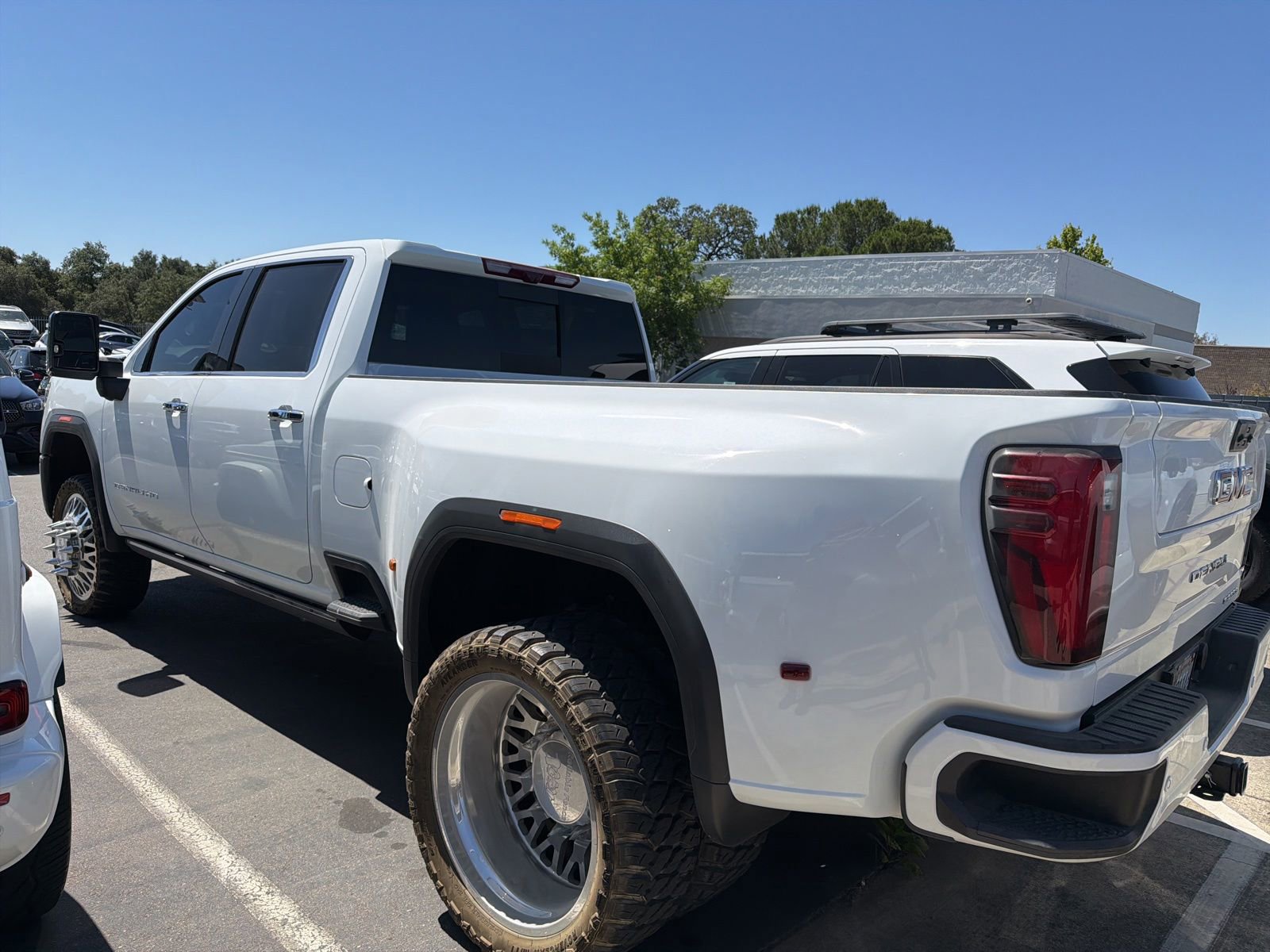 Used 2025 GMC Sierra 3500 Denali w/ Denali Reserve Package AWD/4WD image 5