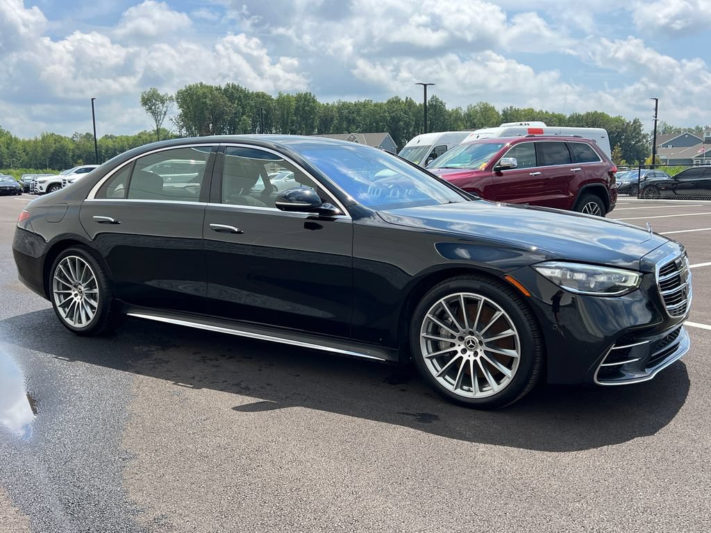 Used 2022 Mercedes-Benz S 580 4MATIC Sedan image 2