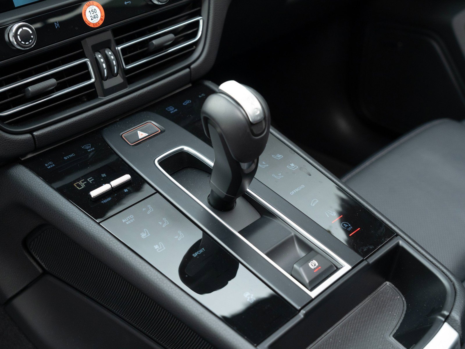 Certified 2025 Porsche Macan image 29