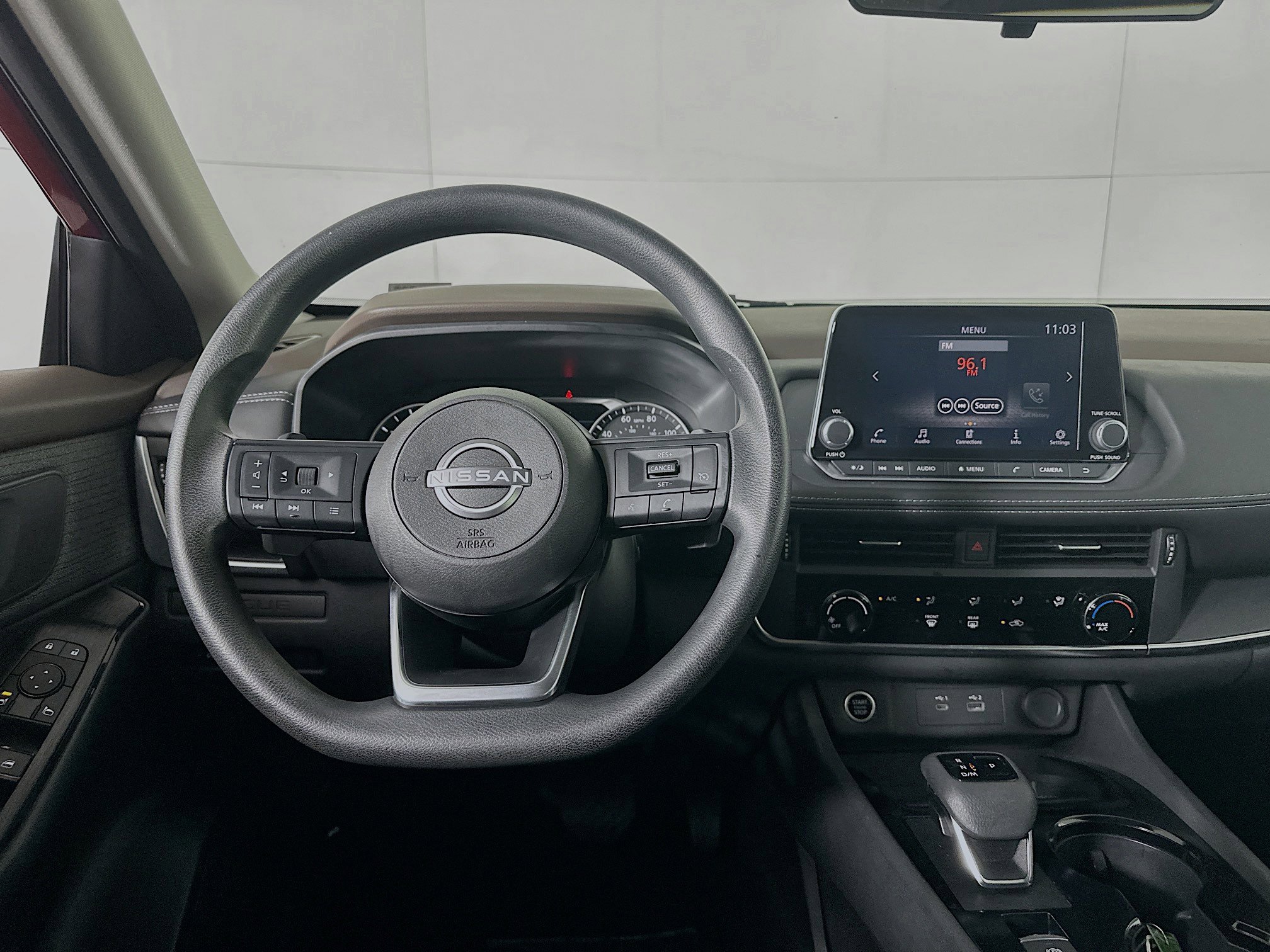 Used 2023 Nissan Rogue S image 17