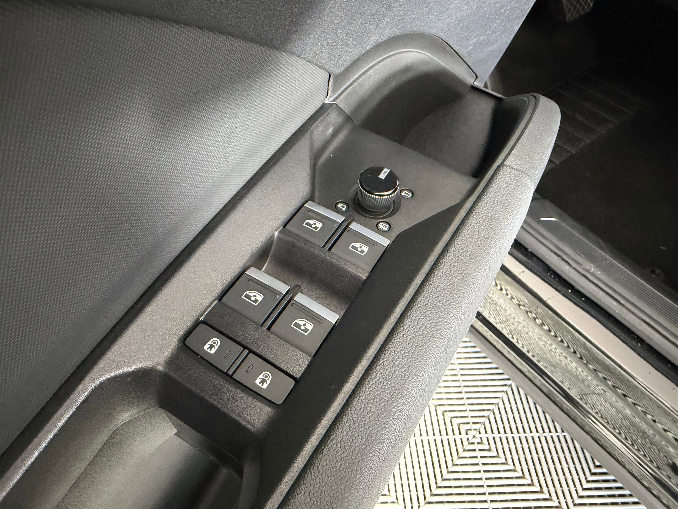 Used 2025 Audi Q4 e-tron Premium Plus image 22